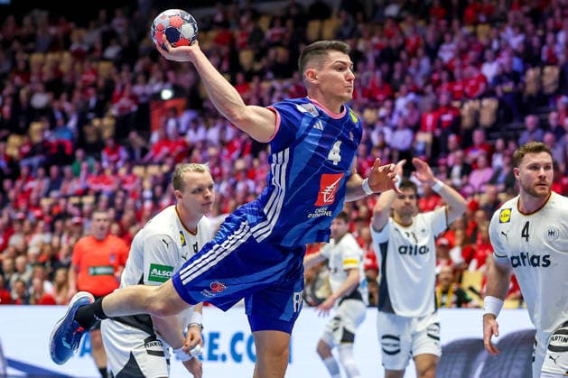 28 01 2026, Handball, Men s EHF EURO 2026, Germany France, Jyske Bank Boxen in Herning, Denmark, Main Round Aymeric Minne France 04 throws the ball at the goal Denmark