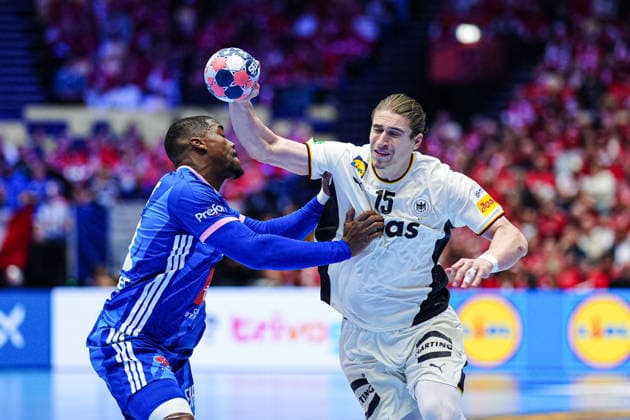 Dika Mem France, 10 , Juri Knorr Germany, 15 DEN, Germany vs France, Handball, EHF European Championship 2026, Main Round, Matchday 4, 28 01 2026 DEN, Germany vs France, Handball, EHF European Championship 2026, Main Round, Matchday 4, 28 01 2026 Herning Copyright: xEibner-Pressefoto MarcelxvonxFehrnx EP_MFN