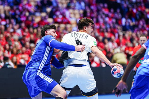 Ludovic Fabregas France, 23 , Julian Koester Germany, 18 DEN, Germany vs France, Handball, EHF European Championship 2026, Main Round, Matchday 4, 28 01 2026 DEN, Germany vs France, Handball, EHF European Championship 2026, Main Round, Matchday 4, 28 01 2026 Herning Copyright: xEibner-Pressefoto MarcelxvonxFehrnx EP_MFN