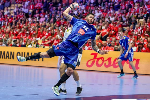 28 01 2026, Handball, Men s EHF EURO 2026, Germany France, Jyske Bank Boxen in Herning, Denmark, Main Round Nicolas Tournat France 11 throws the ball at the goal Denmark