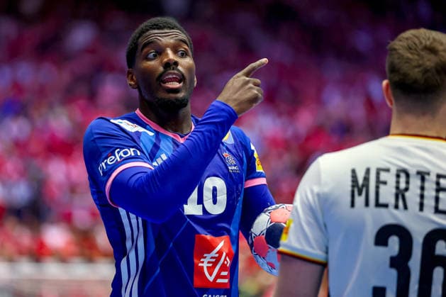 28 01 2026, Handball, Men s EHF EURO 2026, Germany France, Jyske Bank Boxen in Herning, Denmark, Main Round Dika Mem France 10 gesticulating on the pitch Denmark