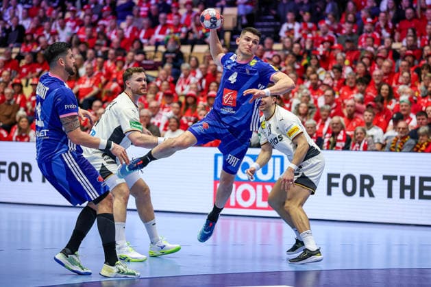 28 01 2026, Handball, Men s EHF EURO 2026, Germany France, Jyske Bank Boxen in Herning, Denmark, Main Round Aymeric Minne France 04 throws the ball at the goal Denmark