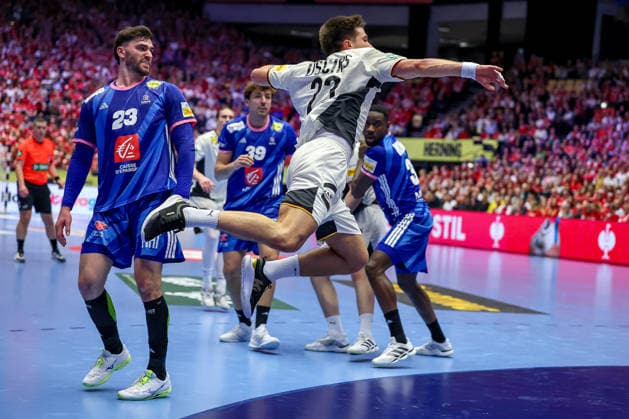 28 01 2026, Handball, Men s EHF EURO 2026, Germany France, Jyske Bank Boxen in Herning, Denmark, Main Round Renars Uscins Germany 23 throws the ball on goal Denmark