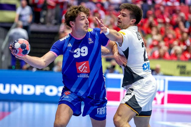 28 01 2026, Handball, Men s EHF EURO 2026, Germany France, Jyske Bank Boxing in Herning, Denmark, Main Round Thibaud Briet France 39 in a duel against Renars Uscins Germany 23 Denmark