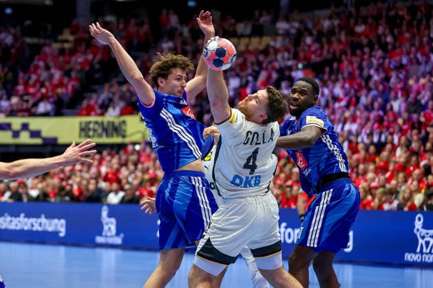 28 01 2026, Handball, Men s EHF EURO 2026, Germany France, Jyske Bank Boxen in Herning, Denmark, Main Round Johannes Golla Germany 04 throws the ball at the goal Denmark