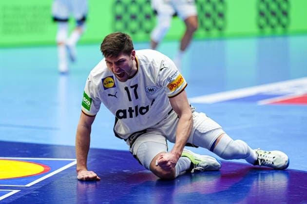 Cheers Lukas Zerbe Germany, 17 DEN, Germany vs France, Handball, EHF European Championship 2026, Main Round, Matchday 4, 28 01 2026 DEN, Germany vs France, Handball, EHF European Championship 2026, Main Round, Matchday 4, 28 01 2026 Herning Copyright: xEibner-Pressefoto MarcelxvonxFehrnx EP_MFN