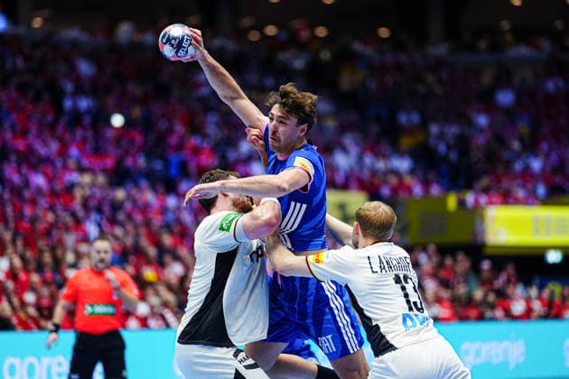 Johannes Golla Germany, 04 , Thibaud Briet France, 39 , Matthes Langhoff Germany, 13 DEN, Germany vs France, Handball, EHF European Championship 2026, Main Round, Matchday 4, 28 01 2026 DEN, Germany vs France, Handball, EHF European Championship 2026, Main Round, Matchday 4, 28 01 2026 Herning Copyright: xEibner-Pressefoto MarcelxvonxFehrnx EP_MFN