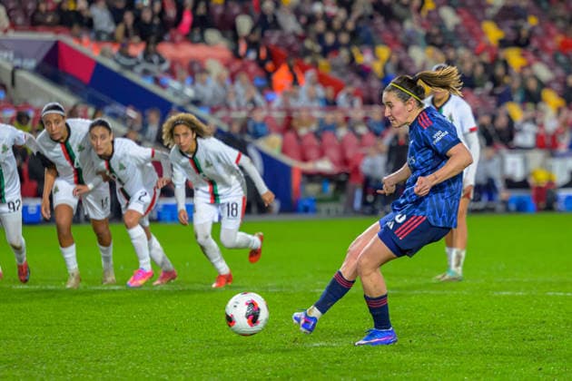 Mariona Caldentey (8 Arsenal FC) scores the team s third goal to make score 3-0 by a penally during the FIFA Women s Champions Cup game between Arsenal FC vs ASFAR at Gtech Community Stadium in London , England . (Photo by Keeran Marquis Sports Press Photo SPP) Copyright: xKeeranxMarquis SPPx Sportspressphoto_SPR86419
