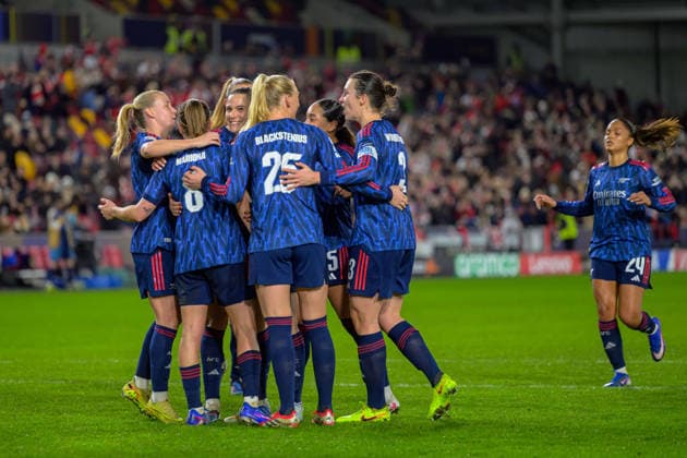 Players of Arsenal FC celebrating scoring the team s third goal during the FIFA Women s Champions Cup game between Arsenal FC vs ASFAR at Gtech Community Stadium in London , England . (Photo by Keeran Marquis Sports Press Photo SPP) Copyright: xKeeranxMarquis SPPx Sportspressphoto_SPR86420
