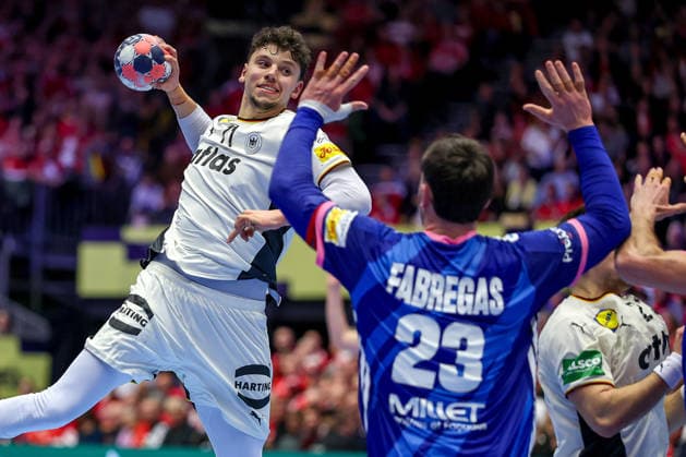 28 01 2026, Handball, Men s EHF EURO 2026, Germany France, Jyske Bank Boxen in Herning, Denmark, Main Round Marko Grgic Germany 71 throws the ball on goal against Ludovic Fabregas France 23 Denmark