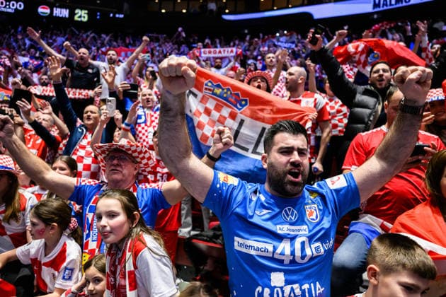 260128 Fans of Croatia celebrate after the EHF European Handball Championship main round match between Croatia and Hungary on January 28, 2026 in Malmö Photo Petter Arvidson BILDBYRAN kod PA PA1144 handball handball handball handballs em 2026 croatia hungary croatia hungary ehf european handball championship bbeng grappa33 jubel publik  Copyright: PETTERxARVIDSON BB260128PA093