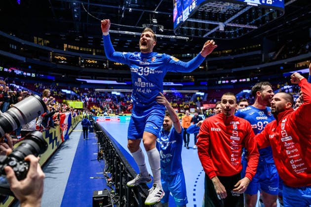 260128 David Mandic of Croatia celebrates after the EHF European Handball Championship main round match between Croatia and Hungary on January 28, 2026 in Malmö Photo Petter Arvidson BILDBYRAN kod PA PA1144 handball handball handball handballs em 2026 croatia hungary croatia hungary ehf european handball championship bbeng grappa33 jubel  Copyright: PETTERxARVIDSON BB260128PA099