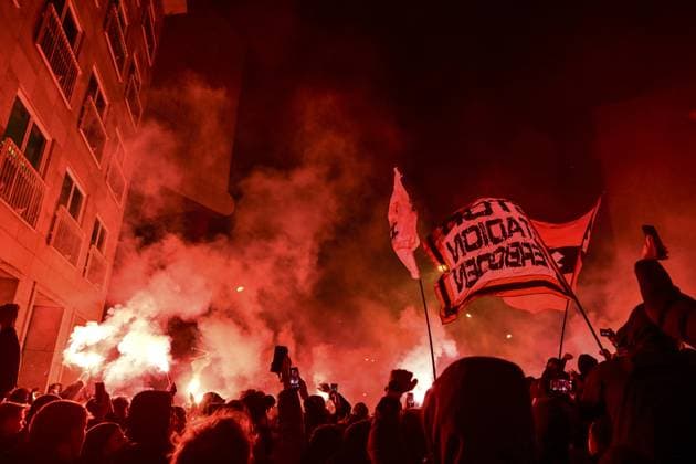 AMSTERDAM Supporters outside the stadium for the UEFA Champions League match between AFC Ajax and Olympiacos Piraeus at the Johan Cruijff ArenA on January 28, 2026, in Amsterdam, Netherlands. OLAF KRAAK ANP UEFA Champions League 2025-2026 xVIxANPxSportx xxANPxIVx 548909185 originalFilename: 548909185.jpg