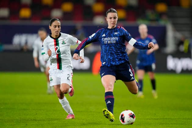 Arsenal Women FC v ASFAR - FIFA Women s Champions Cup 2026 Semi Final Lotte Wubben-Moy defender of Arsenal and England Zineb Redouani defender of AS Far and Morocco during the FIFA Women s Champions Cup 2026 Semi Final match between Arsenal Women FC and AS FAR at Brentford stadium on January 28, 2026 in London, England. London England United Kingdom  Copyright: xJosexBretonx originalFilename:bretonhernandez-arsenalw260128_npVY0.jpg