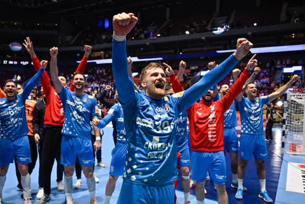 Croatia s David MandiÄ‡ celebrates with his teammates and fans after winning against Hungary, 27 25, during the 2026 EHF European Men s Handball Championship the EHF Euro 2026 main round match between Croatia and Hungary at Malmö Arena, in Malmö, Sweden, on January 28, 2026 MALMÖ SWEDEN x50090x  Copyright: xJohanxNilsson TTx EHF EURO 2026 CROATIA-HUNGARY