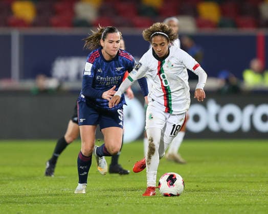 London, England, January 28 2026: Laia Codina (5 Arsenal) chases after Sanaa Mssoudy (18 ASFAR) during the FIFA Women s Champions Cup game between Arsenal FC and ASFAR at Gtech Community Stadium in London, England. (Photo by Jay Patel Sports Press Photo SPP) Copyright: xJayxPatel SportsxPressxPhoto SPPx Sportspressphoto_SPR86440
