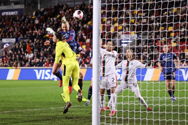 Arsenal gegen ASFAR Frauen 28. Januar 2026, London FIFA Women Champions Cup Halbfinale Arsenal gegen ASFAR Stina Blackstenius von Arsenal erzielt das erste Tor Foto Jacques Feeney Abseits London UK  Copyright: xJacquesxFeeneyx xOffsidexOffside