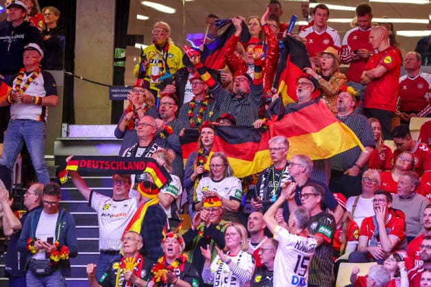 28 01 2026, Handball, Men s EHF EURO 2026, Germany France, Jyske Bank Boxen in Herning, Denmark, Main Round German fans cheering in the stands Denmark