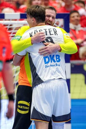 28 01 2026, Handball, Men s EHF EURO 2026, Germany France, Jyske Bank Boxing in Herning, Denmark, Main Round Germany wins against France and advances to the semi-finals Final celebration after the victory Julian Köster Germany 18 and Andreas Wolff Germany 33 Denmark