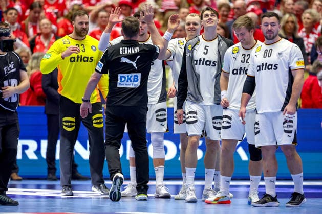 28 01 2026, Handball, Men s EHF EURO 2026, Germany France, Jyske Bank Boxing in Herning, Denmark, Main Round Germany beats France to reach the semi-finals Andreas Wolff Germany 33 Marko Grgic Germany 71 Head coach Alfred Gislason Germany hc Justus Fischer Germany 54 Miro Schluroff Germany 05 Franz Semper Germany 32 Jannik Kohlbacher Germany 80 Denmark