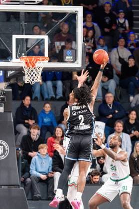 Playing action with Leonard Thorpe Jr 2 Veolia Towers Hamburg and Jared Coleman Jones 31 Slask Wroclaw Leonard Thorpe Jr 2 Veolia Towers Hamburg with throw against Jared Coleman Jones 31 Slask Wroclaw Copyright: xPhilippHeistx