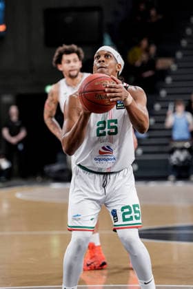 Germany Basketball EuroCup Season 2025 26 16 Matchday Veolia Towers Hamburg vs Slask Wroclaw Inselpark Arena Hamburg Kadre Gray Slask Wroclaw, 25 , Issuf Sanon Slask Wroclaw, 30 Copyright: xStefanxTrochax