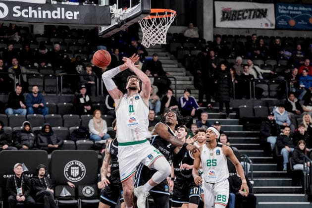 Germany Basketball EuroCup Season 2025 26 16 Matchday Veolia Towers Hamburg vs Slask Wroclaw Inselpark Arena Hamburg Ajdin Penava Slask Wroclaw, 11 , Kadre Gray Slask Wroclaw, 25 , Devon Daniels Veolia Towers Hamburg, 21 , Leonard Thorpe Jr Veolia Towers Hamburg, 2 , Jan Niklas Wimberg Veolia Towers Hamburg, 17 Copyright: xStefanxTrochax