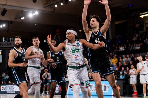 Scene with Benedikt Turudic 44 Veolia Towers Hamburg , Kadre Gray 25 Slask Wroclaw , Martin Breunig 13 Veolia Towers Hamburg , Stefan Dordevic 34 Slask Wroclaw and Aleksander Wisniewski 2 Slask Wroclaw Game action with Benedikt Turudic 44 Veolia Towers Hamburg and Kadre Gray 25 Slask Wroclaw Copyright: xPhilippHeistx