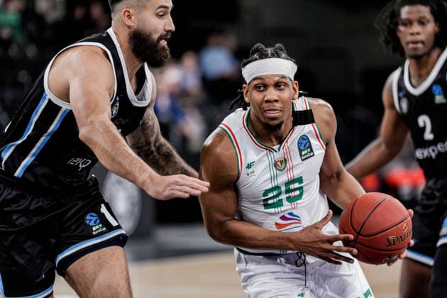 Germany Basketball EuroCup Season 2025 26 16 Matchday Veolia Towers Hamburg vs Slask Wroclaw Inselpark Arena Hamburg Kadre Gray Slask Wroclaw, 25 , Martin Breunig Veolia Towers Hamburg, 13 , Leonard Thorpe Jr Veolia Towers Hamburg, 2 Copyright: xStefanxTrochax