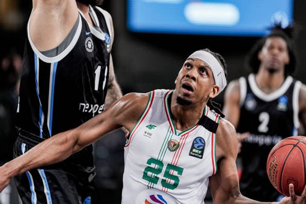 Germany Basketball EuroCup Season 2025 26 16 Matchday Veolia Towers Hamburg vs Slask Wroclaw Inselpark Arena Hamburg Kadre Gray Slask Wroclaw, 25 , Martin Breunig Veolia Towers Hamburg, 13 , Leonard Thorpe Jr Veolia Towers Hamburg, 2 Copyright: xStefanxTrochax