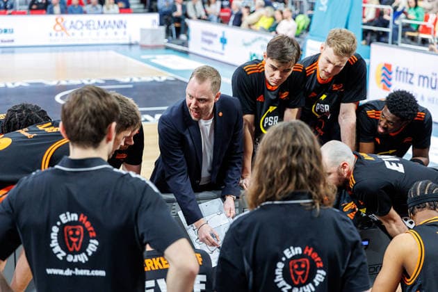Christian Held Rasta Vechta, Coach , Team, Crew, Timeout, BMA365 Bamberg Baskets vs Rasta Vechta, Basketball, easyCredit BBL, Matchday 2, 28 01 2026 BMA365 Bamberg Baskets vs Rasta Vechta, Basketball, easyCredit BBL, Matchday 2, 28 01 2026 Bamberg Copyright: xEibner-Pressefoto G.xSantemizx EP_EER