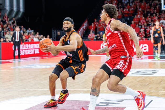 Lloyd Pandi Rasta Vechta, 41 , Demarcus Demonia BMA365 Bamberg Baskets, 08 , BMA365 Bamberg Baskets vs Rasta Vechta, Basketball, easyCredit BBL, 2 Matchday, 28 01 2026 BMA365 Bamberg Baskets vs Rasta Vechta, Basketball, easyCredit BBL, 2 Matchday, 28 01 2026 Bamberg Copyright: xEibner-Pressefoto G.xSantemizx EP_EER