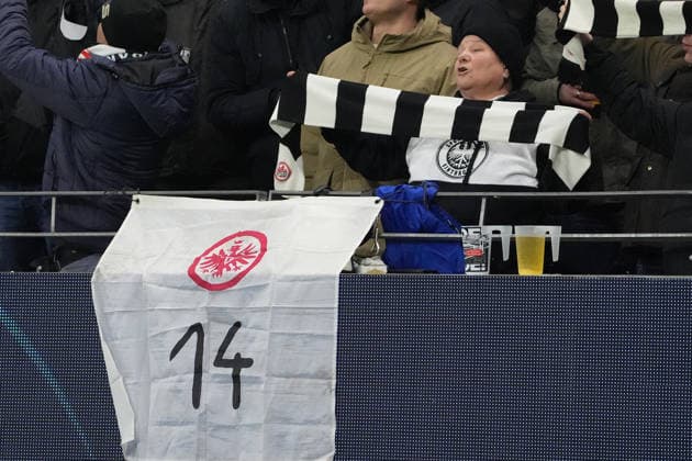 Eintracht Frankfurt fan cheers on club icon Alex Meier, who is currently acting as interim coach Frankfurt 28 01 2026 Eintracht Frankfurt vs Tottenham Hotspurs, Deutsche Bank Park, Matchday 8 Champions League