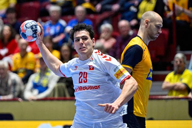 Switzerlands Samuel Zehnder shoots a shot during the European Handball Championship intermediate round match between Switzerland and Sweden at Malmö Arena, Malmö, Sweden, January 28, 2026 MALMÖ SWEDEN x50090x  Copyright: xJohanxNilsson TTx EHF EURO 2026 SWITZERLAND-SWEDEN