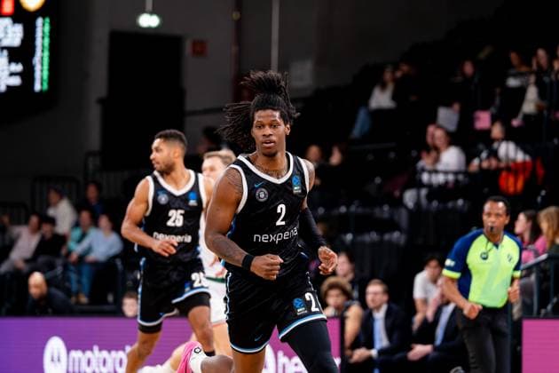 Game action with Leonard Thorpe Jr 2 Veolia Towers Hamburg and Kenneth Ogbe 25 Veolia Towers Hamburg in black jerseys Leonard Thorpe Jr 2 Veolia Towers Hamburg and Kenneth Ogbe 25 Veolia Towers Hamburg in action Copyright: xPhilippHeistx
