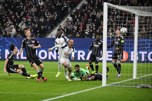 28 01 2026, xjhx, Football UEFA Champions League, Eintracht Frankfurt Tottenham Hotspur v l Xavi Simons Tottenham Hotspur scores the supposed goal to 0 1 which was disallowed Arthur Theate Eintracht Frankfurt Hugo Larsson Eintracht Frankfurt Kaua Santos Eintracht Frankfurt Frankfurt am Main