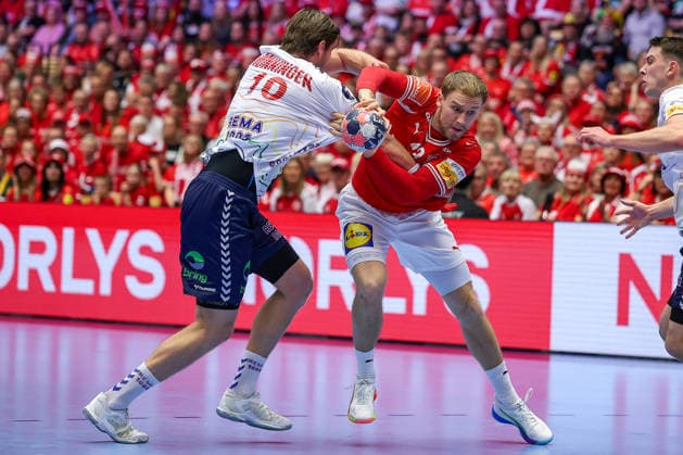 28 01 2026, Handball, Men s EHF EURO 2026, Denmark Norway, Jyske Bank Boxen in Herning, Denmark, Main Round Vetle Ronningen Norway 10 in duel against Simon Bogetoft Pytlick Denmark 43 Denmark