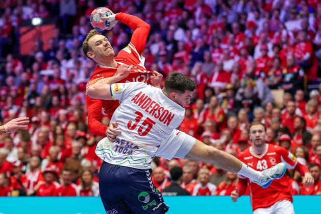 28 01 2026, Handball, Men s EHF EURO 2026, Denmark Norway, Jyske Bank Boxing in Herning, Denmark, Main Round Mathias Gidsel Denmark 19 in duel against Patrick Helland Anderson Norway 35 Denmark