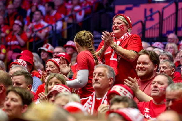 28 01 2026, Handball, Men s EHF EURO 2026, Denmark Norway, Jyske Bank Boxen in Herning, Denmark, Main Round Danish fans cheer on the team Denmark