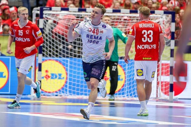 28 01 2026, Handball, Men s EHF EURO 2026, Denmark Norway, Jyske Bank Boxen in Herning, Denmark, Main Round August Baskar Pedersen Norway 40 cheering Denmark