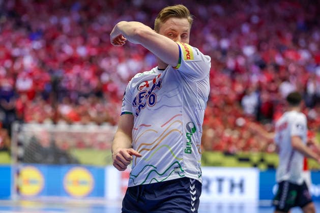 28 01 2026, Handball, Men s EHF EURO 2026, Denmark Norway, Jyske Bank Boxen in Herning, Denmark, Main Round August Baskar Pedersen Norway 40 gesticulating on the pitch Denmark