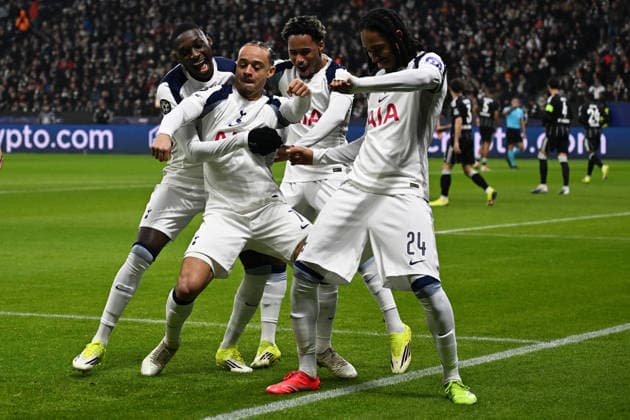 28 01 2026, xjhx, Football UEFA Champions League, Eintracht Frankfurt Tottenham Hotspur v l Cheers after Xavi Simons Tottenham Hotspur Frankfurts goal disallowed