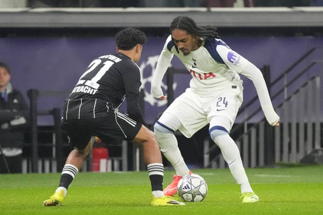 Djed Spence Tottenham Hotspur, 24 v Nathaniel Brown Eintracht Frankfurt ^ Frankfurt 28 01 2026 Eintracht Frankfurt v Tottenham Hotspurs, Deutsche Bank Park, Matchday 8 Champions League