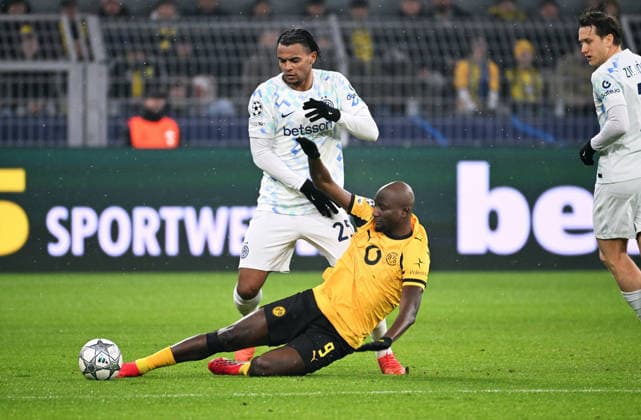 Football, Champions League, Germany, Men, Season 2025 2026, Matchday 8, Signal Iduna Park Dortmund Bor Dortmund Inter Milan Manuel Akanji INT , Serhou Guirassy BVB Action