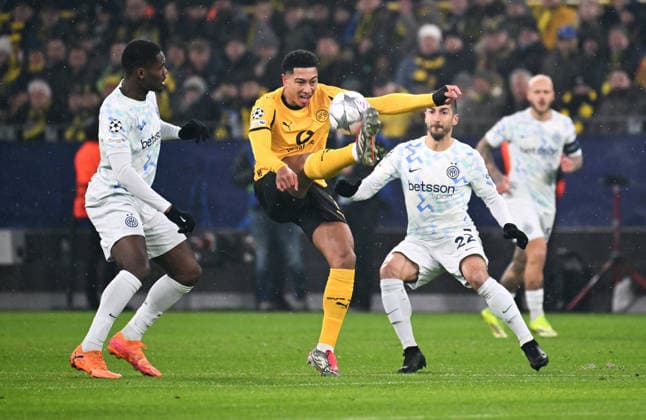 Football, Champions League, Germany, Men, Season 2025 2026, Matchday 8, Signal Iduna Park Dortmund Bor Dortmund Inter Milan Jobe Bellingham BVB , Henrikh Mkhitaryan INT Action