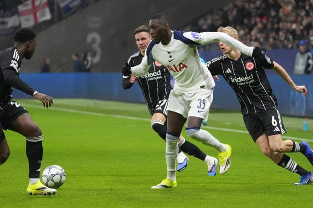 Randal Kolo Muani Tottenham Hotspur, 39 draws off Oscar Hojlund Eintracht Frankfurt past Frankfurt 28 01 2026 Eintracht Frankfurt vs Tottenham Hotspurs, Deutsche Bank Park, Matchday 8 Champions League