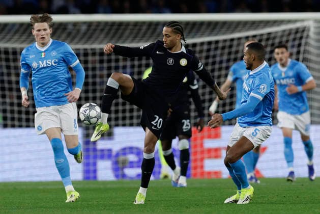 UCL MD8 SSC Napoli vs Chelsea Chelsea s Brazilian forward Joao Pedro challenges for the ball with Napoli s Brazilian defender Juan Jesus During match UEFA Champions League 2025 26 League Phase MD8 SSC Napoli vs Chelsea at Stadio Maradona on January 28, 2026. _BPH7529 Copyright: xAntonioxBalascox