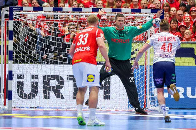 28 01 2026, Handball, Men s EHF EURO 2026, Denmark Norway, Jyske Bank Boxen in Herning, Denmark, Main Round August Baskar Pedersen Norway 40 throws the ball on goal Kevin Moller Denmark 20 Denmark