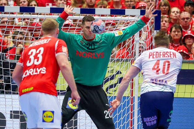28 01 2026, Handball, Men s EHF EURO 2026, Denmark Norway, Jyske Bank Boxen in Herning, Denmark, Main Round August Baskar Pedersen Norway 40 throws the ball on goal Kevin Moller Denmark 20 Denmark