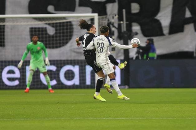 Frankfurt Main, Hesse, Germany, 28 01 2026 Waldstadion Deutsche Bank Park UEFA Champions League 2025 26 Eintracht Frankfurt Tottenham Hotspur Arthur Theate 3, Eintracht Frankfurt and Wilson Odobert 28, Tottenham in duel, in the background goalkeeper Kaua Santos 40, Eintracht Frankfurt Copyright: xdtsxNachrichtenagenturx dts_103963